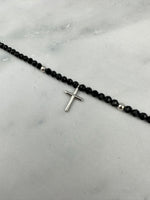 Ezüst karlánc fekete gyöngyőkkel és kereszt medállal