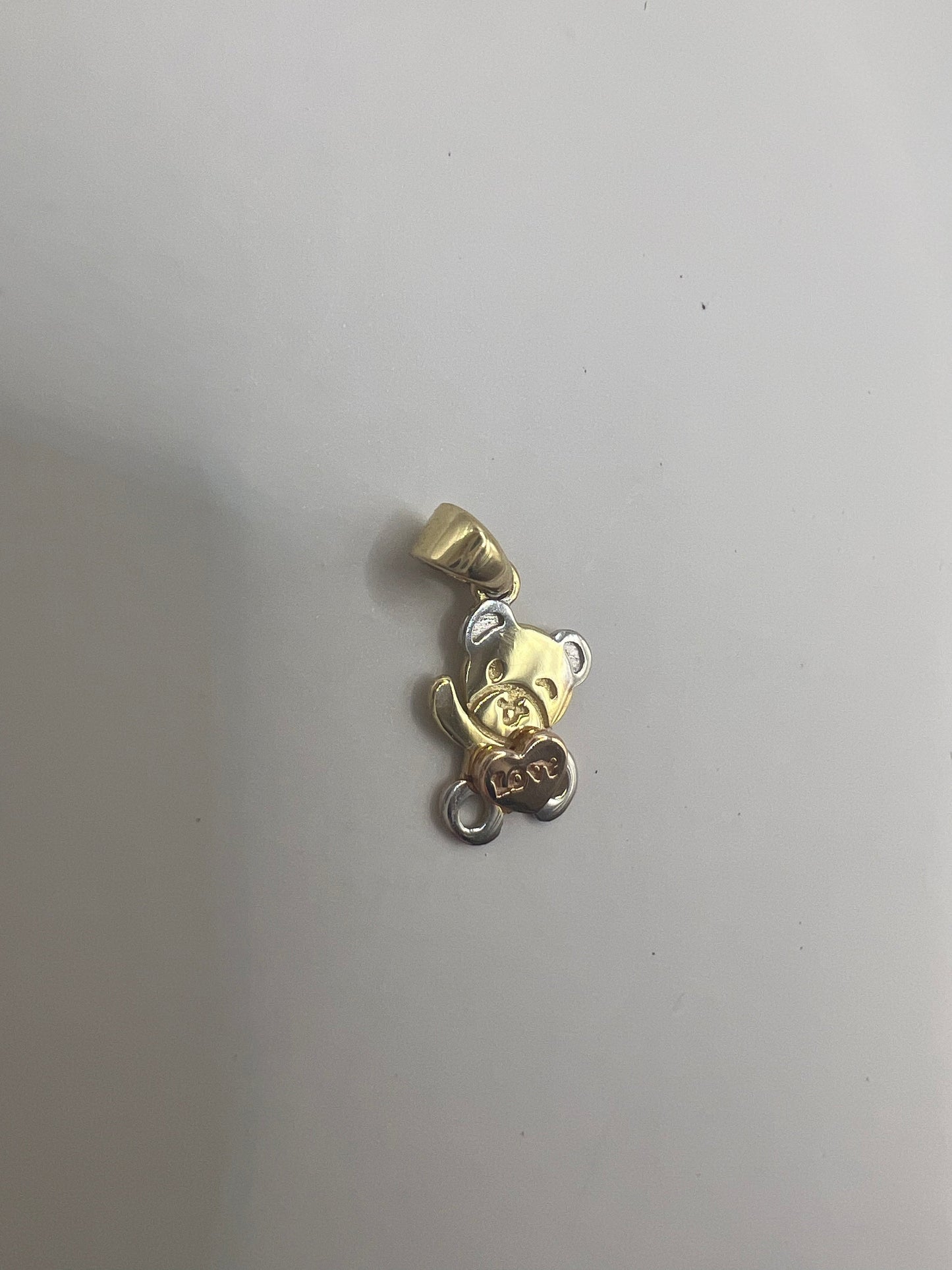 Maci alakú arany medál