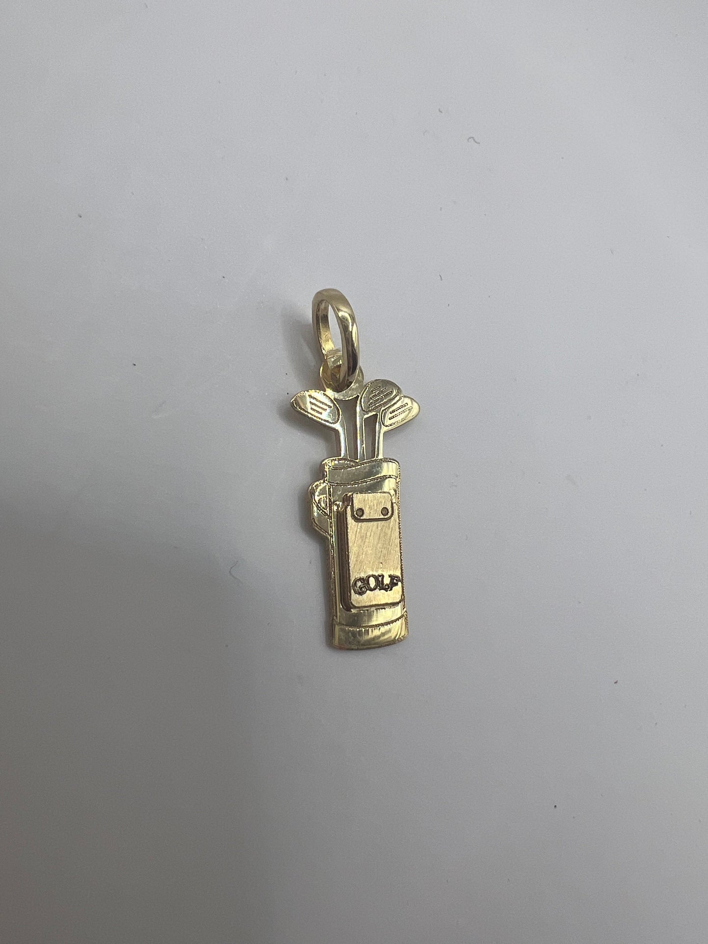 Golfütő alakú arany medál