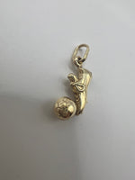 Foci cipő alakú arany medál