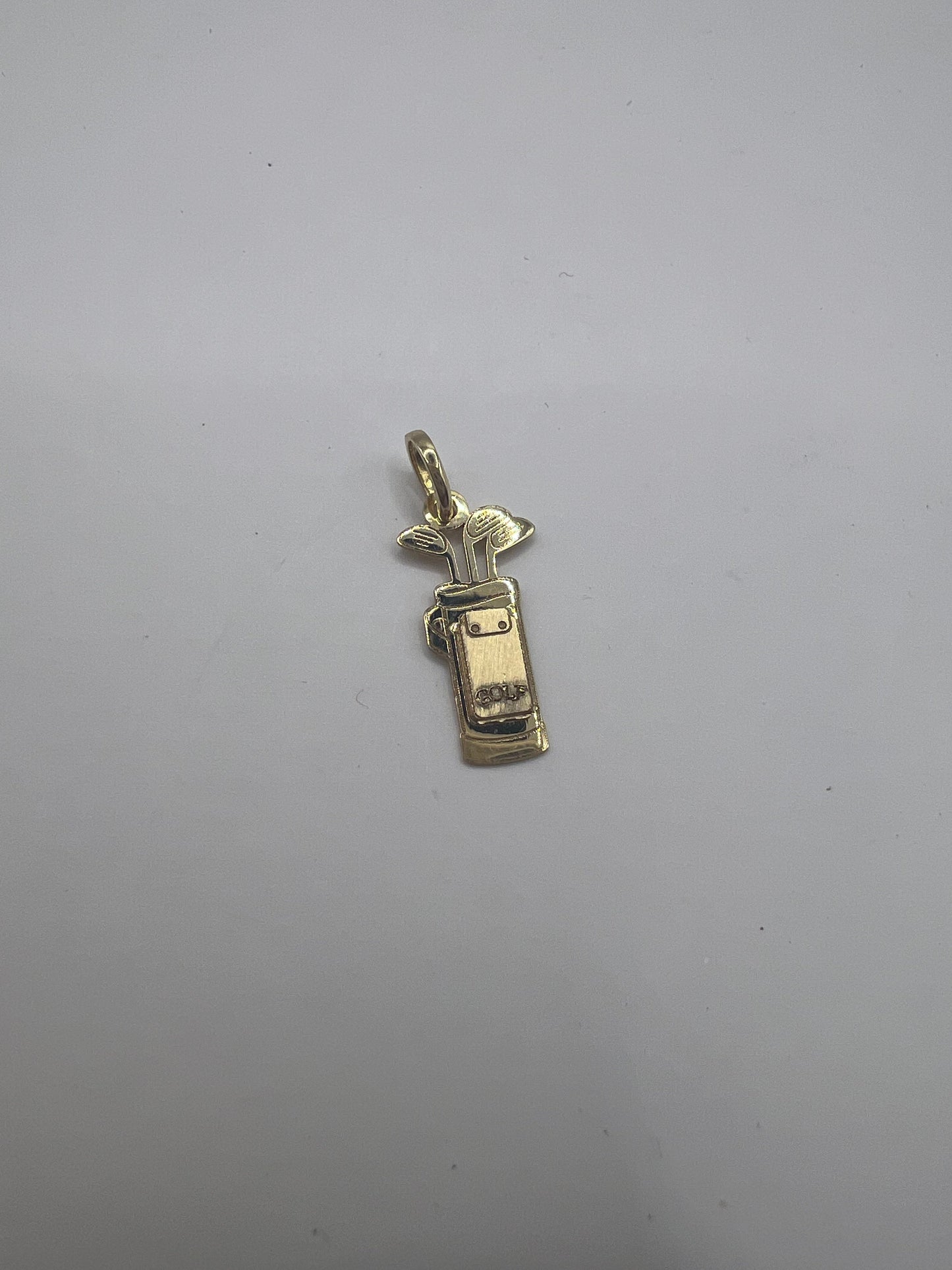 Golfütő alakú arany medál