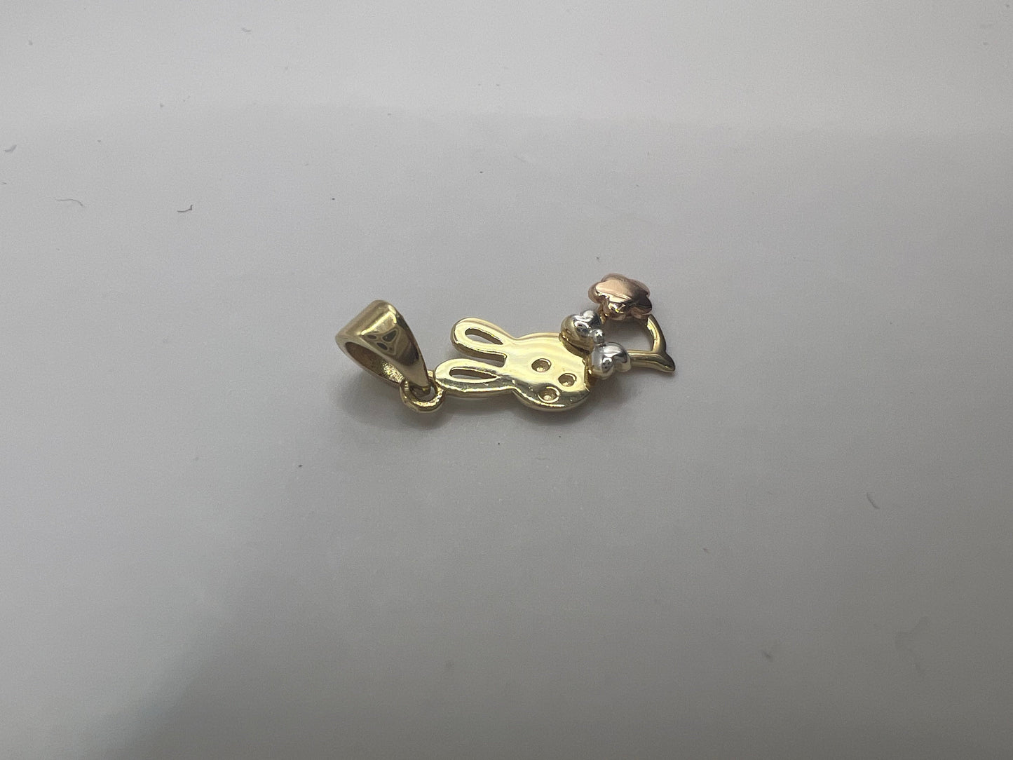 Nyuszi alakú arany medál