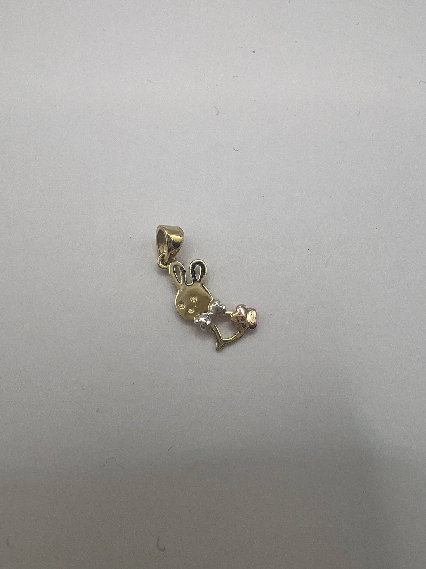 Nyuszi alakú arany medál