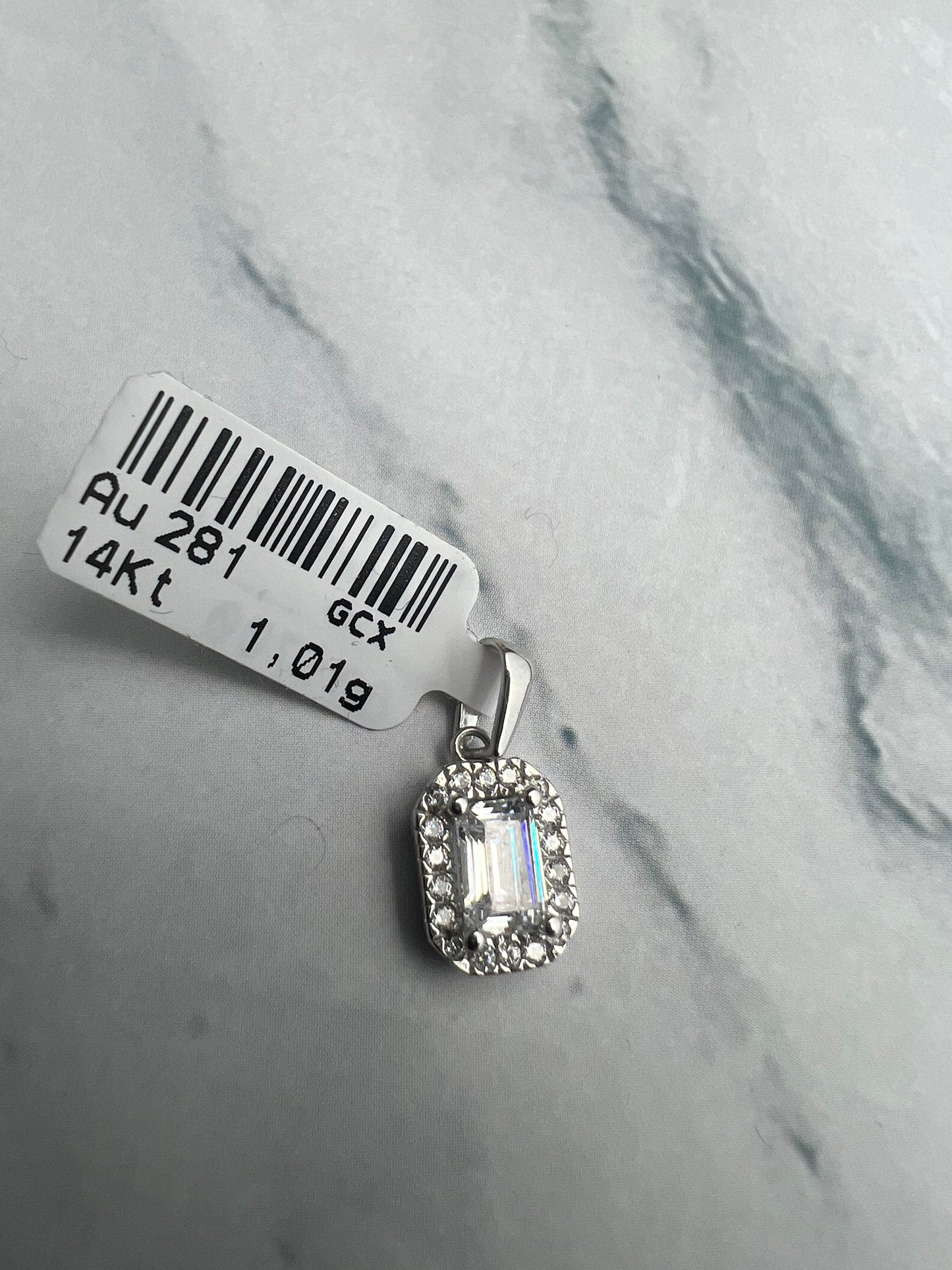 Smaragd csiszolású téglalap alakú cirkónia köves fehérarany medál