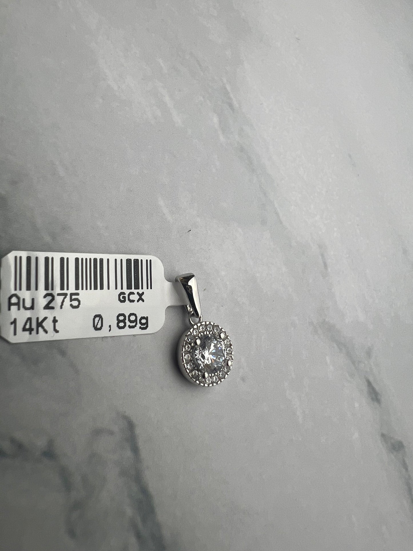 Kerek alakú, karmos foglalatban cirkónia köves fehérarany medál