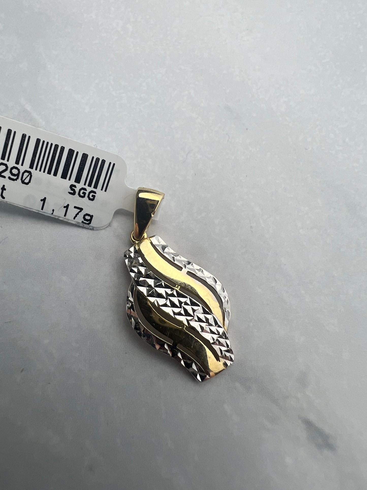 Különleges fazonú bicolor arany medál