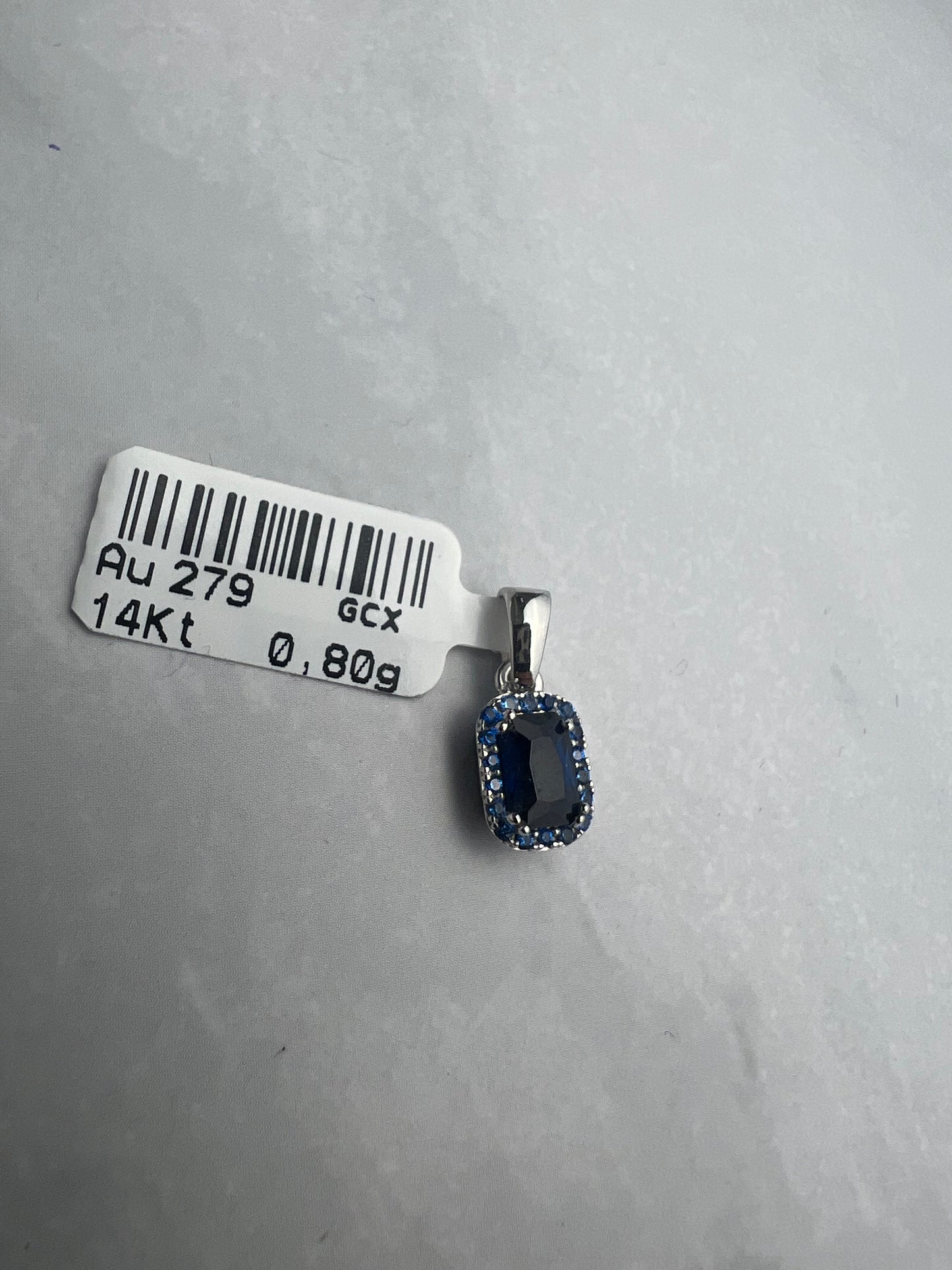 Sötétkék színű, téglalap alakú cirkónia köves fehérarany medál