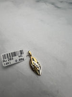 Tricolor modern fazonú arany medál apró fehér cirkónia kövekkel díszítve