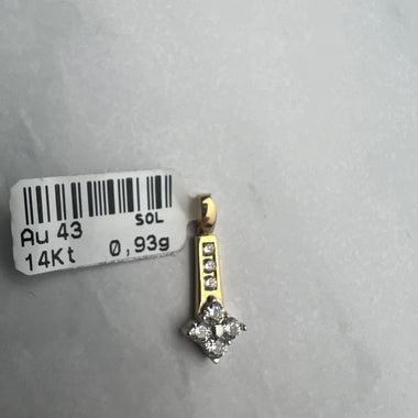 Extra modern fazonú arany medál fehér cirkónia kövekkel díszítve