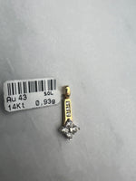 Extra modern fazonú arany medál fehér cirkónia kövekkel díszítve