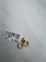 Végtelen formájú arany medál fehér cirkónia kövekkel díszítve