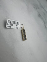 Téglalap alakú fekete és fehér cirkónia kövekkel díszített arany medál