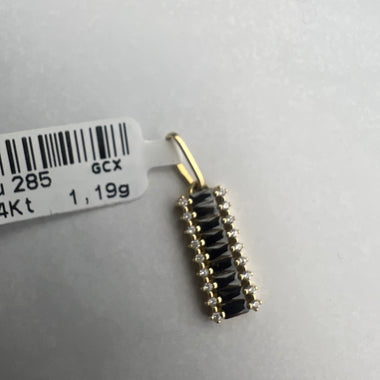 Téglalap alakú fekete és fehér cirkónia kövekkel díszített arany medál