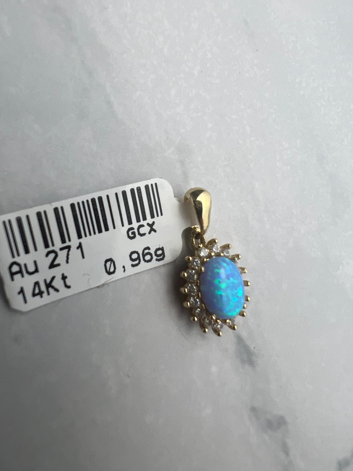 Kék szintetikus opál köves, fehér cirkónia kövekkel díszített arany medál