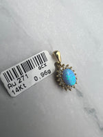 Kék szintetikus opál köves, fehér cirkónia kövekkel díszített arany medál