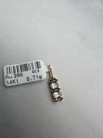 Téglalap alakú, vízssintesen fekete és fehér cirkónia kövekkel díszített arany medál