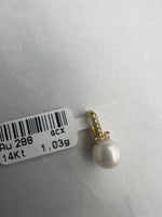 Gyönggyel és apró fehér cirkónia kövekkel díszített arany medál