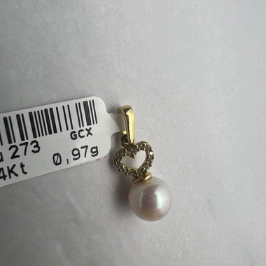 Gyönggyel, felette fehér cirkónia kövekkel díszített szív motívummal kombinált arany medál