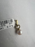 Gyönggyel, felette fehér cirkónia kövekkel díszített szív motívummal kombinált arany medál