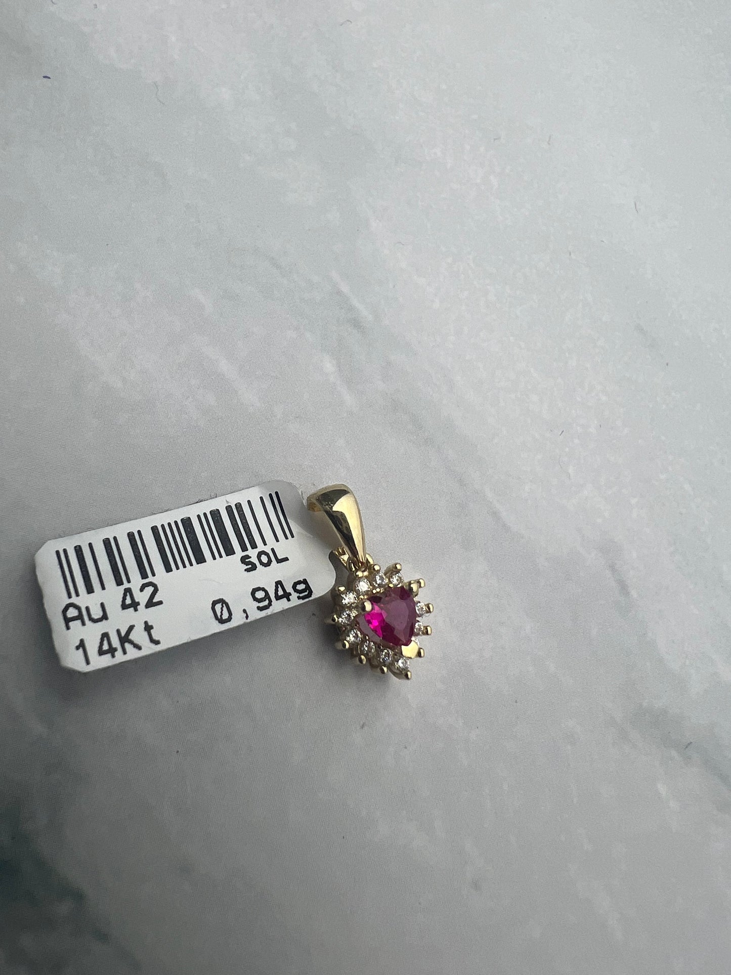 Szives arany medál ciklámen és fehér színü cirkónia kövekkel