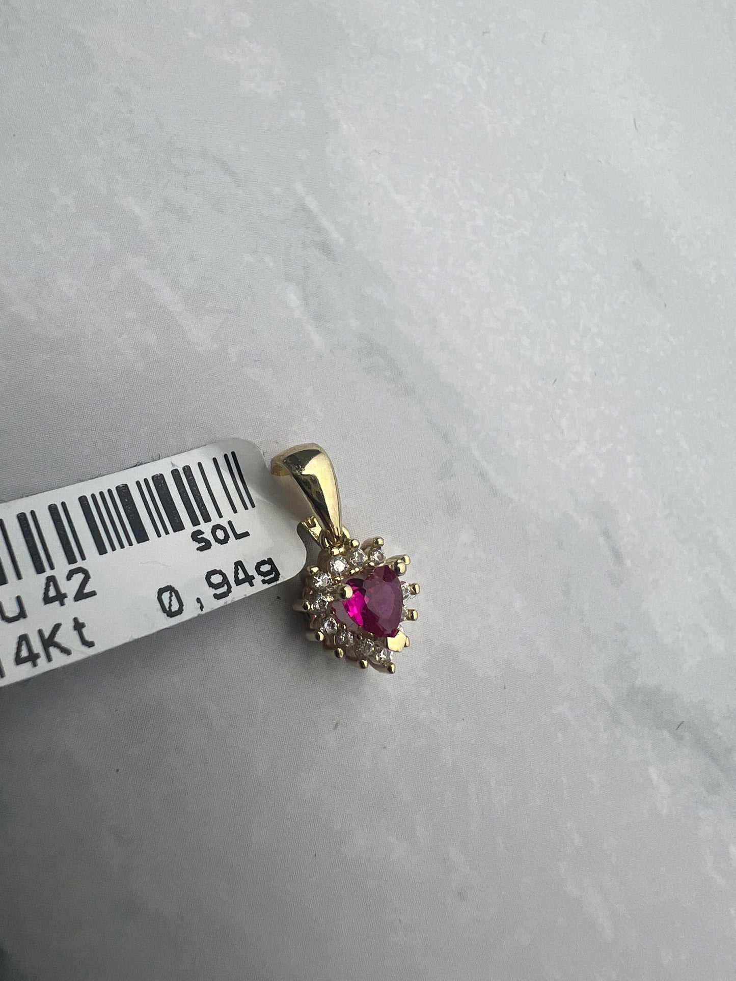 Szives arany medál ciklámen és fehér színü cirkónia kövekkel