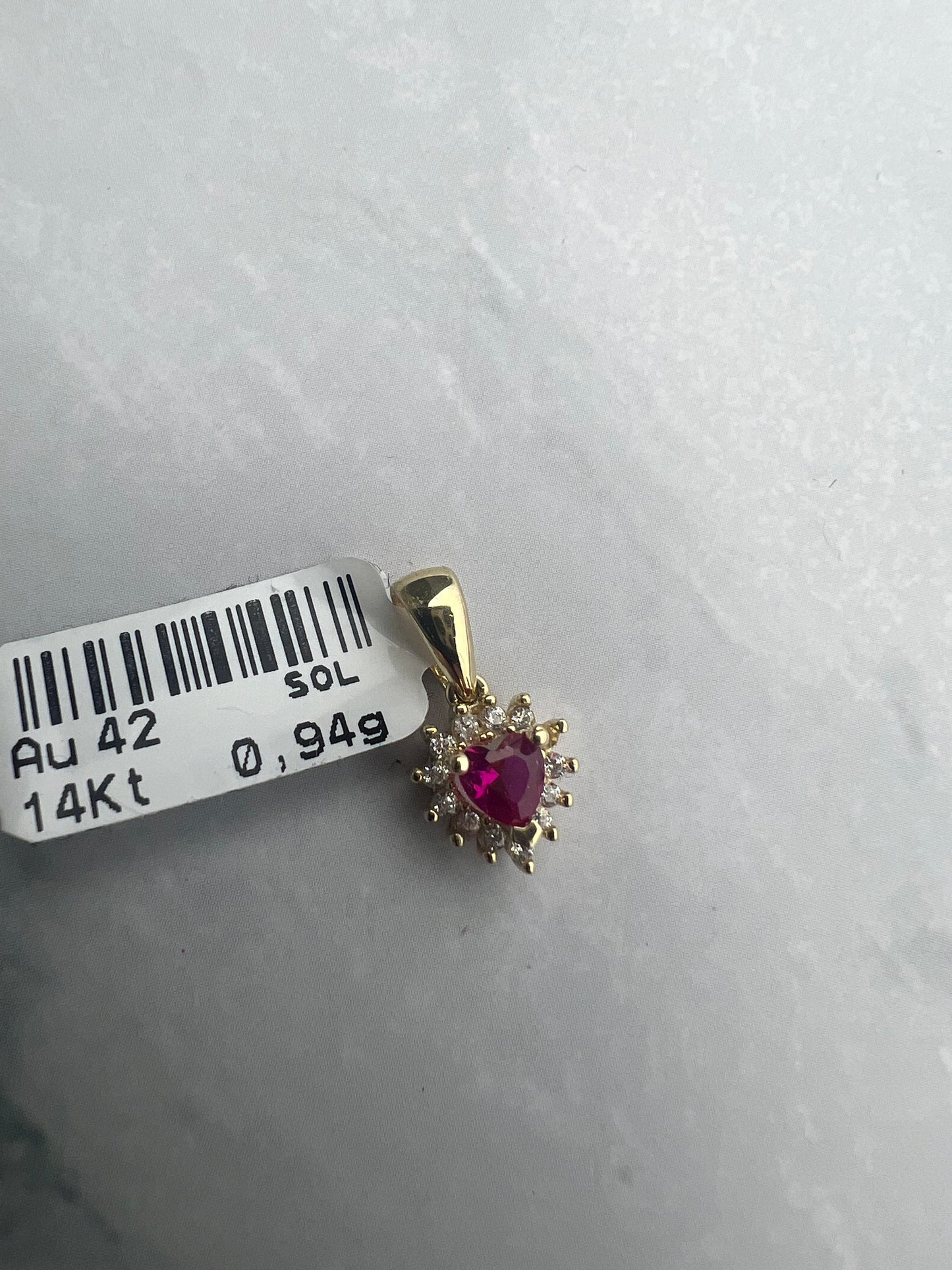 Szives arany medál ciklámen és fehér színü cirkónia kövekkel