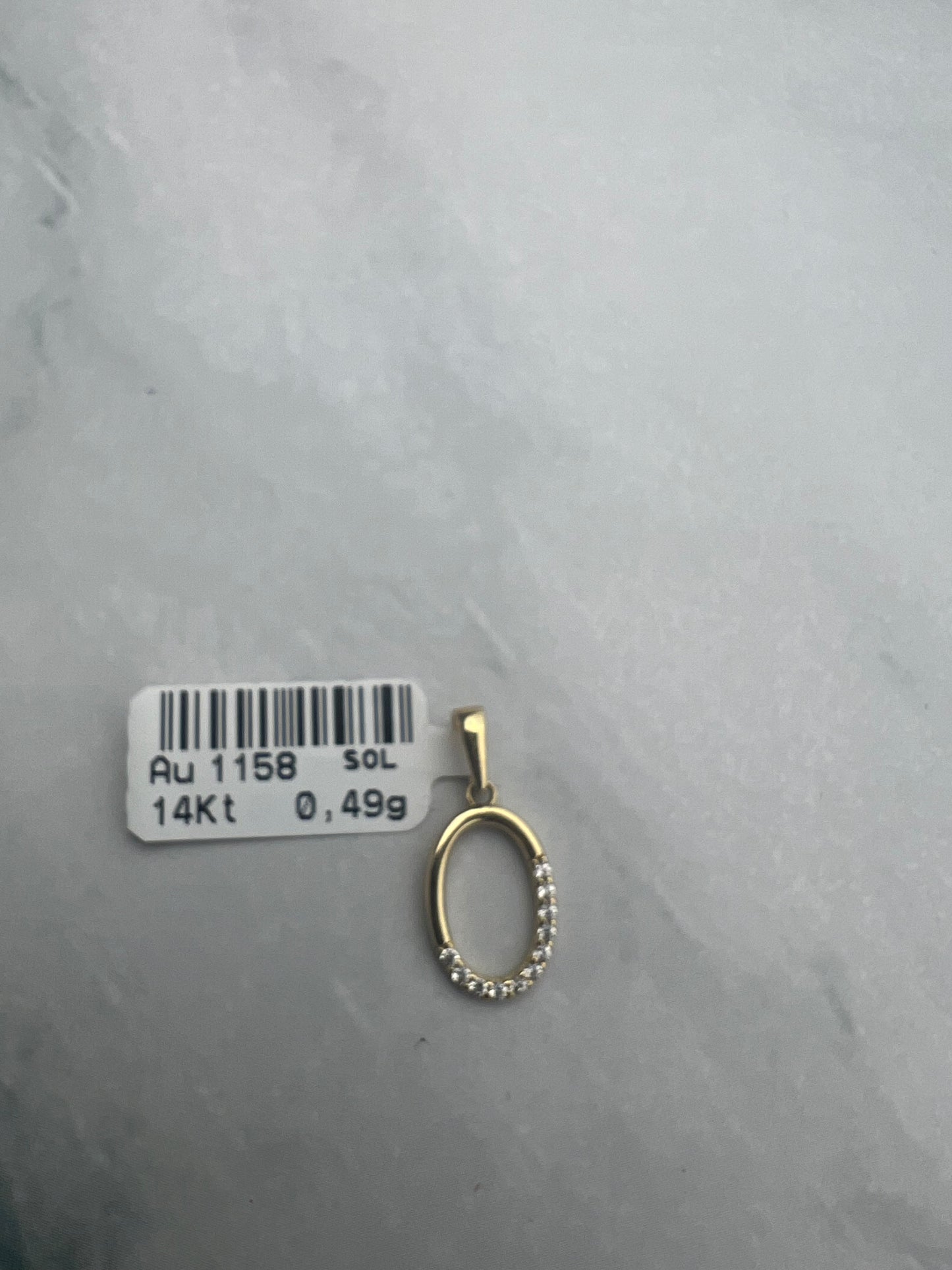 Ovális arany medál cirkónia kövekkel