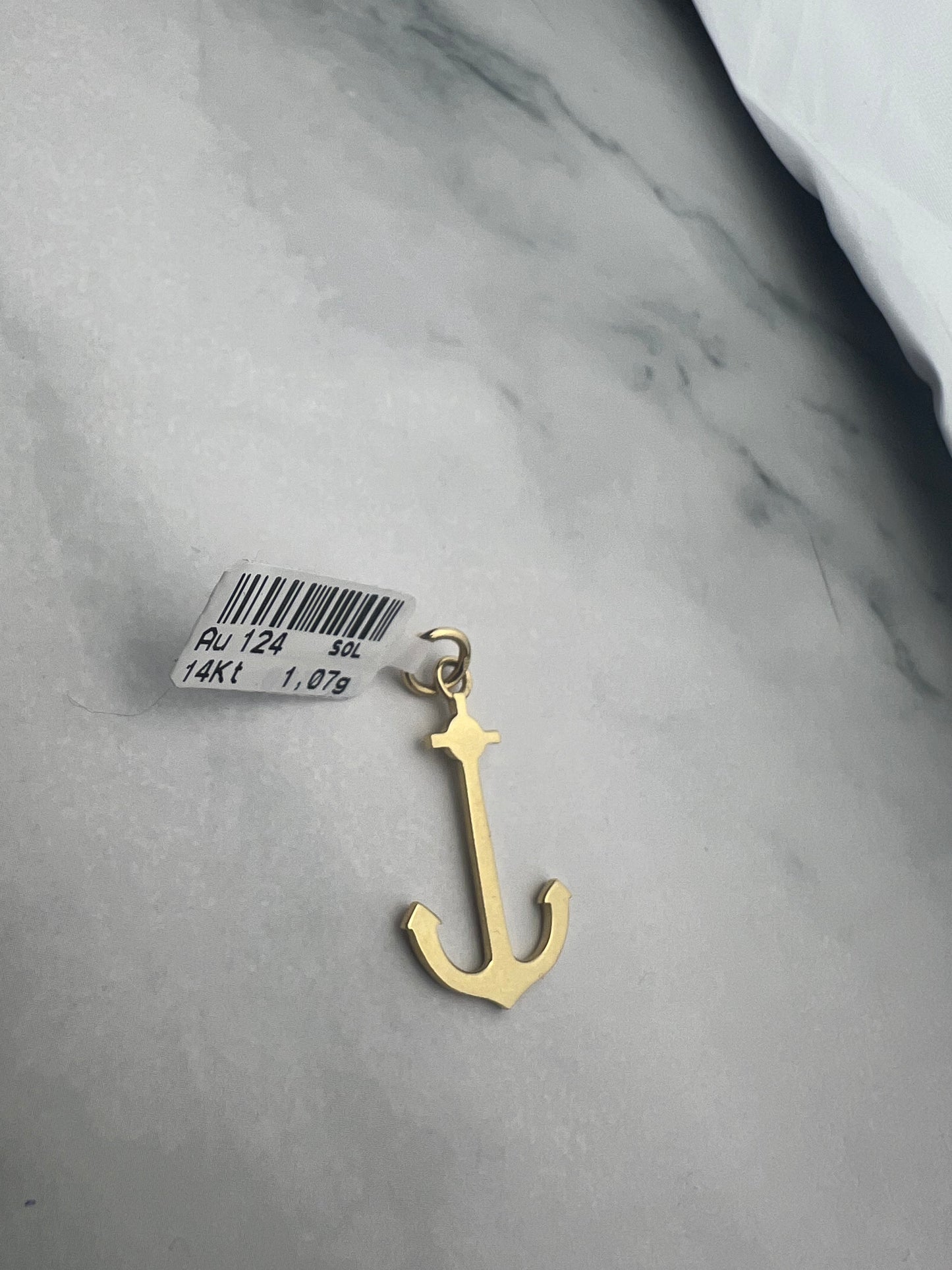 Horgony alakú arany medál