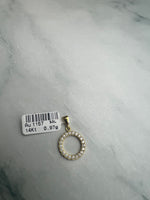 Koszorú alakú cirkónia kövekkel díszített arany medál