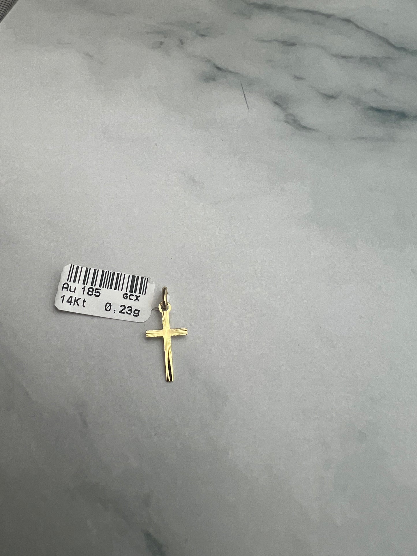 Kereszt arany medál metszett mintával