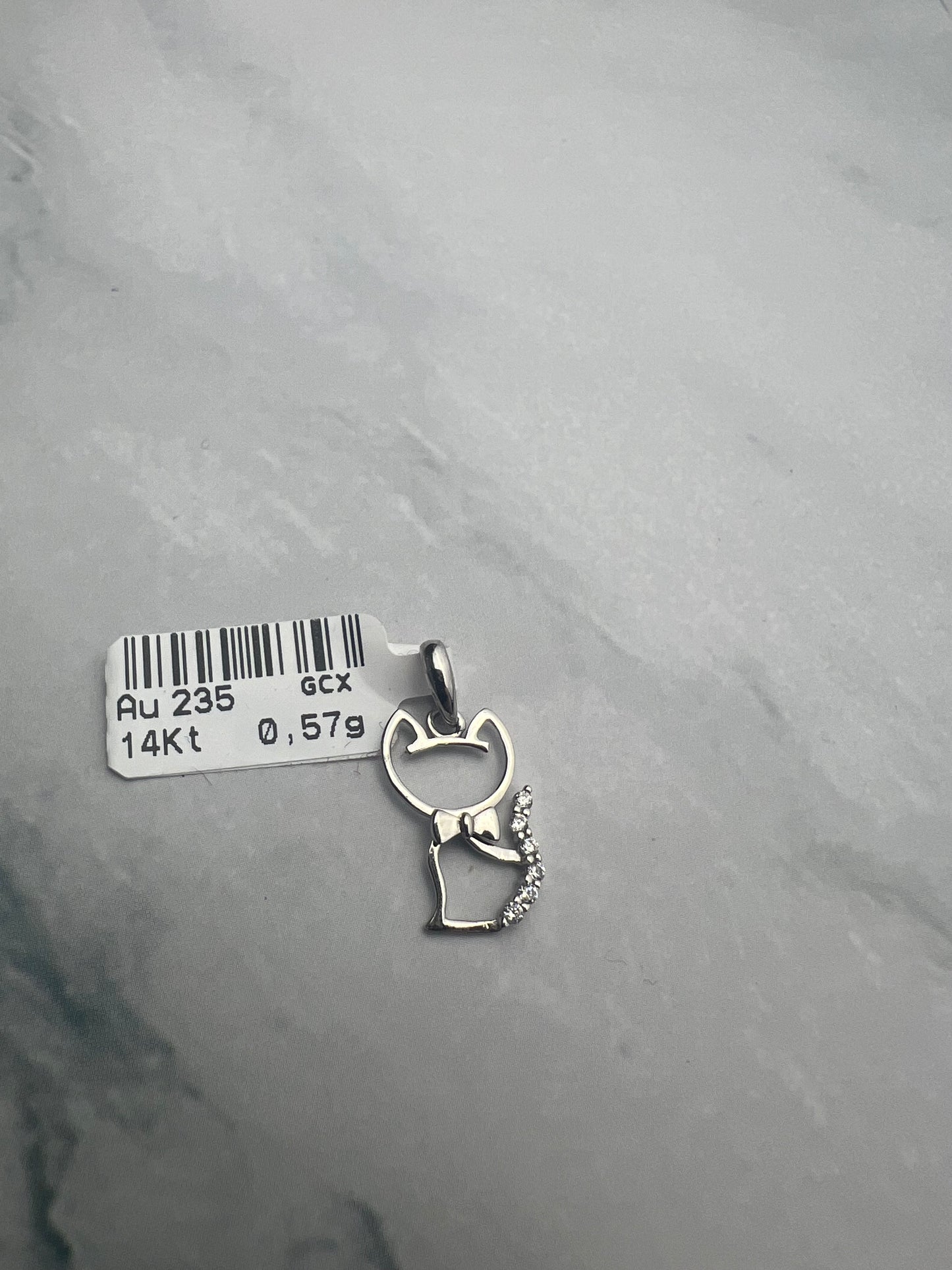 Csokornyakkendős cica fehérarany medál cirkónia kövekkel