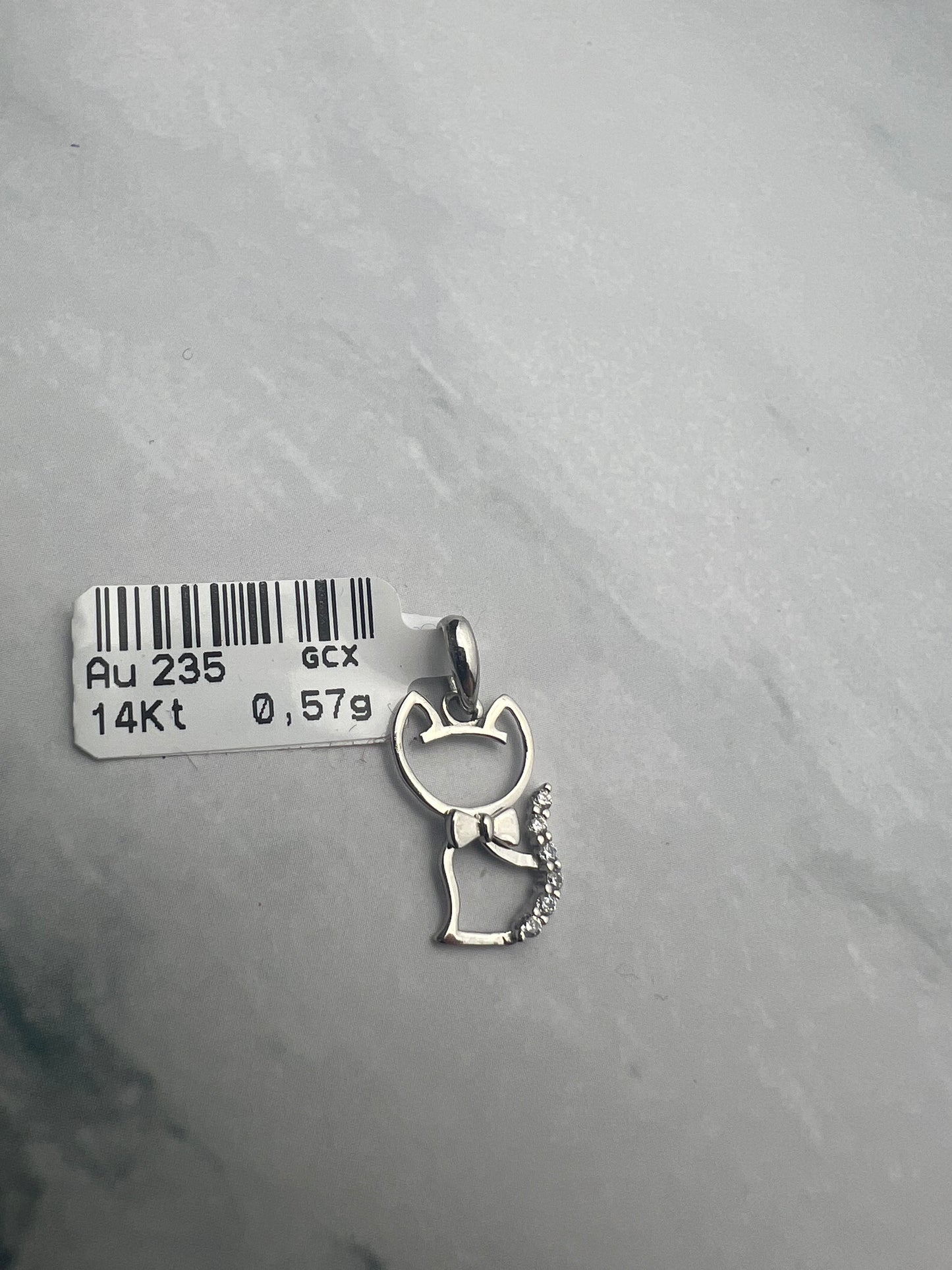 Csokornyakkendős cica fehérarany medál cirkónia kövekkel