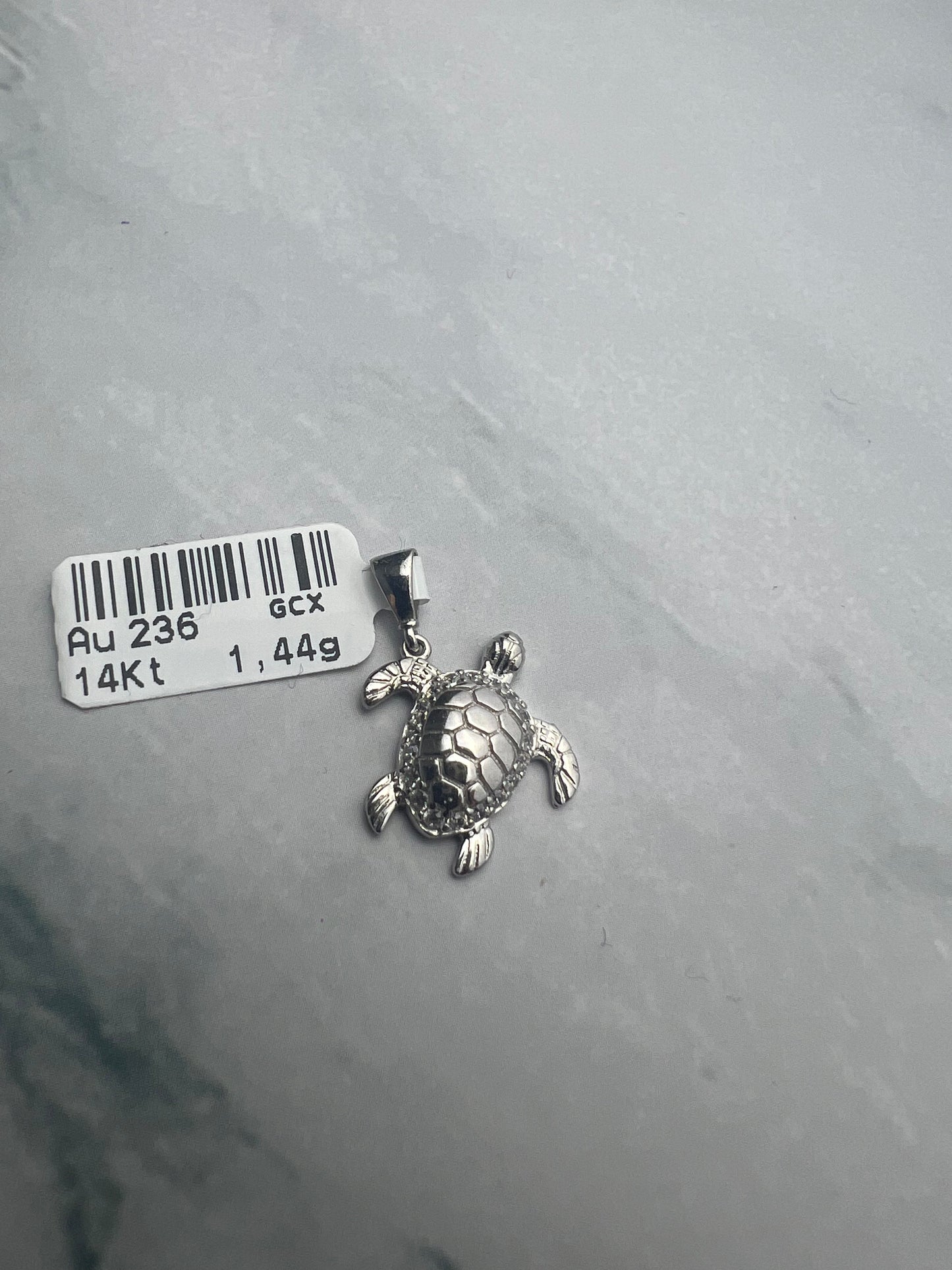 Teknős fehérarany medál domború, élethű kidolgozásban