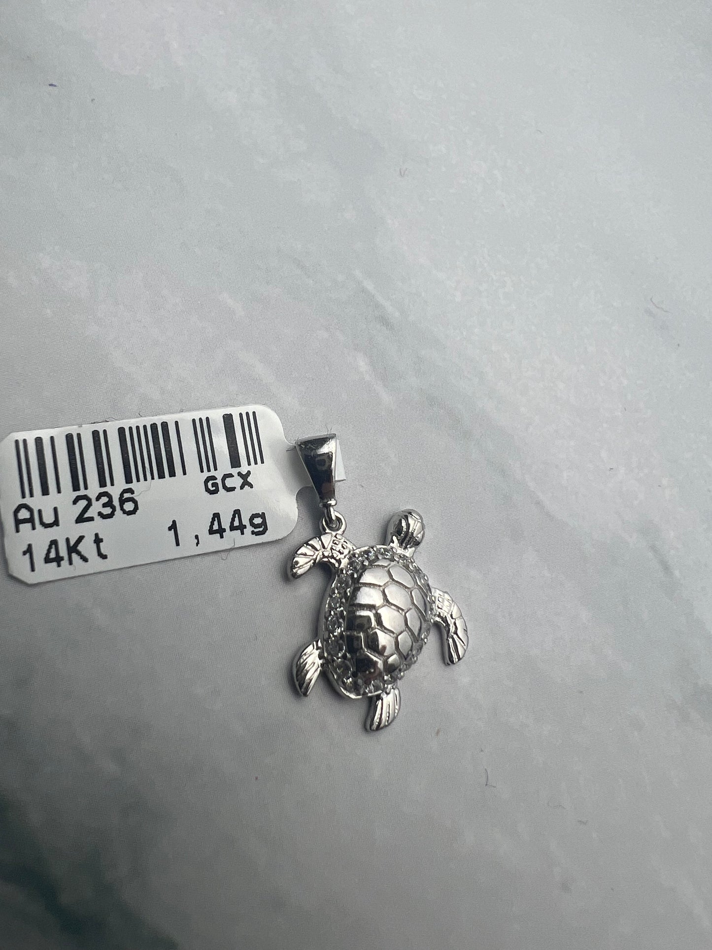 Teknős fehérarany medál domború, élethű kidolgozásban