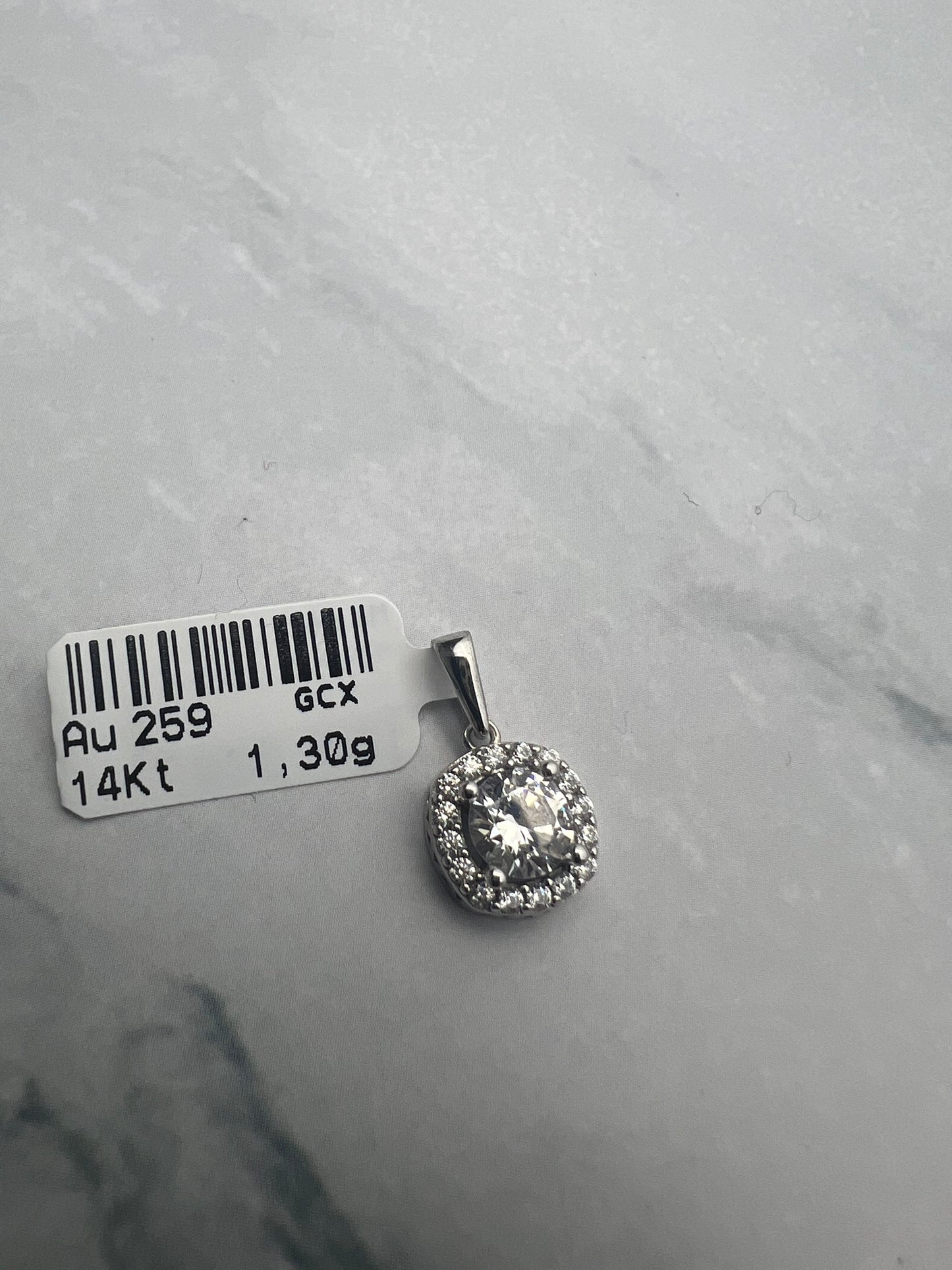 Köves fehérarany medál cirkónia kövekkel