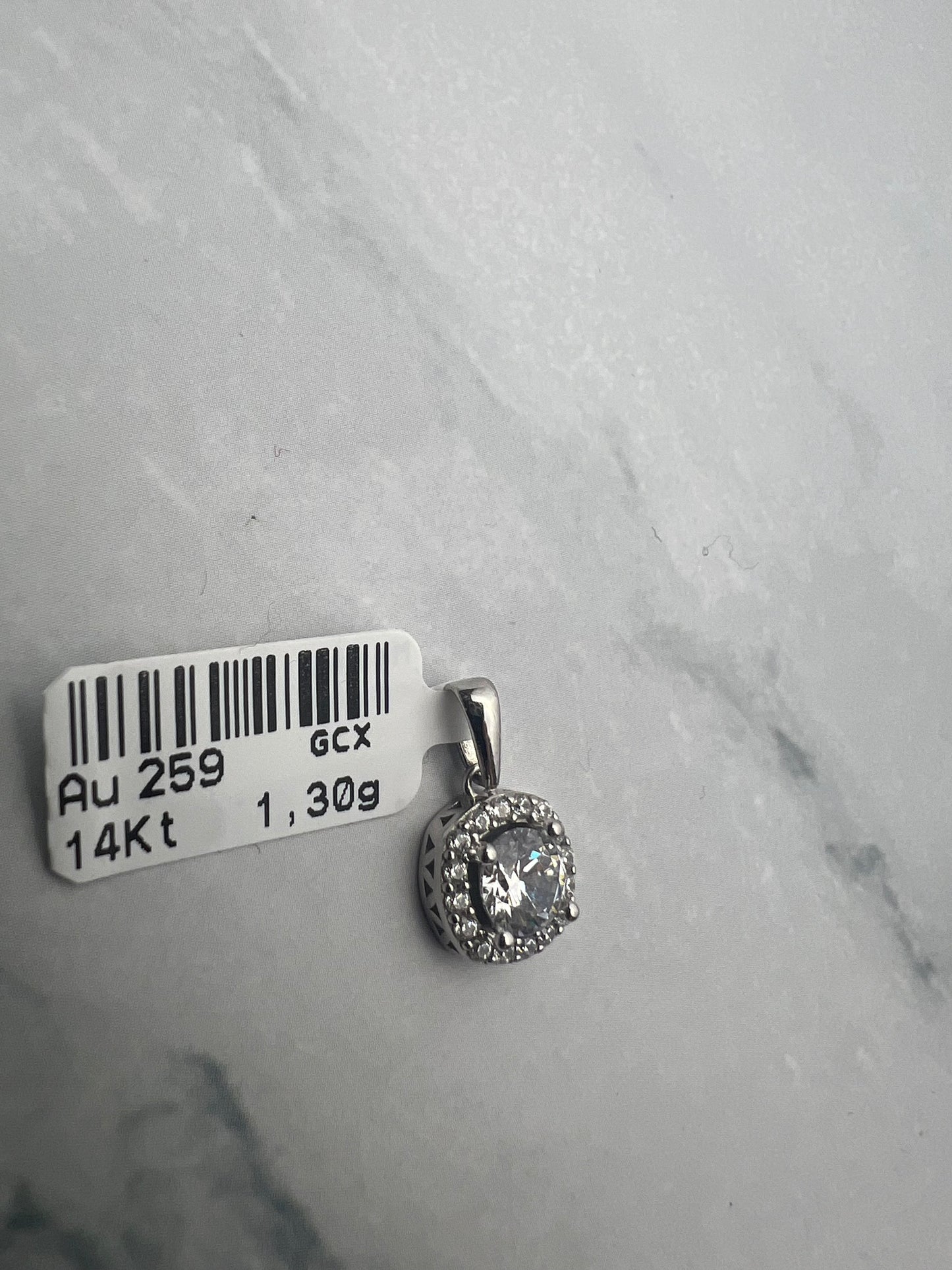 Köves fehérarany medál cirkónia kövekkel