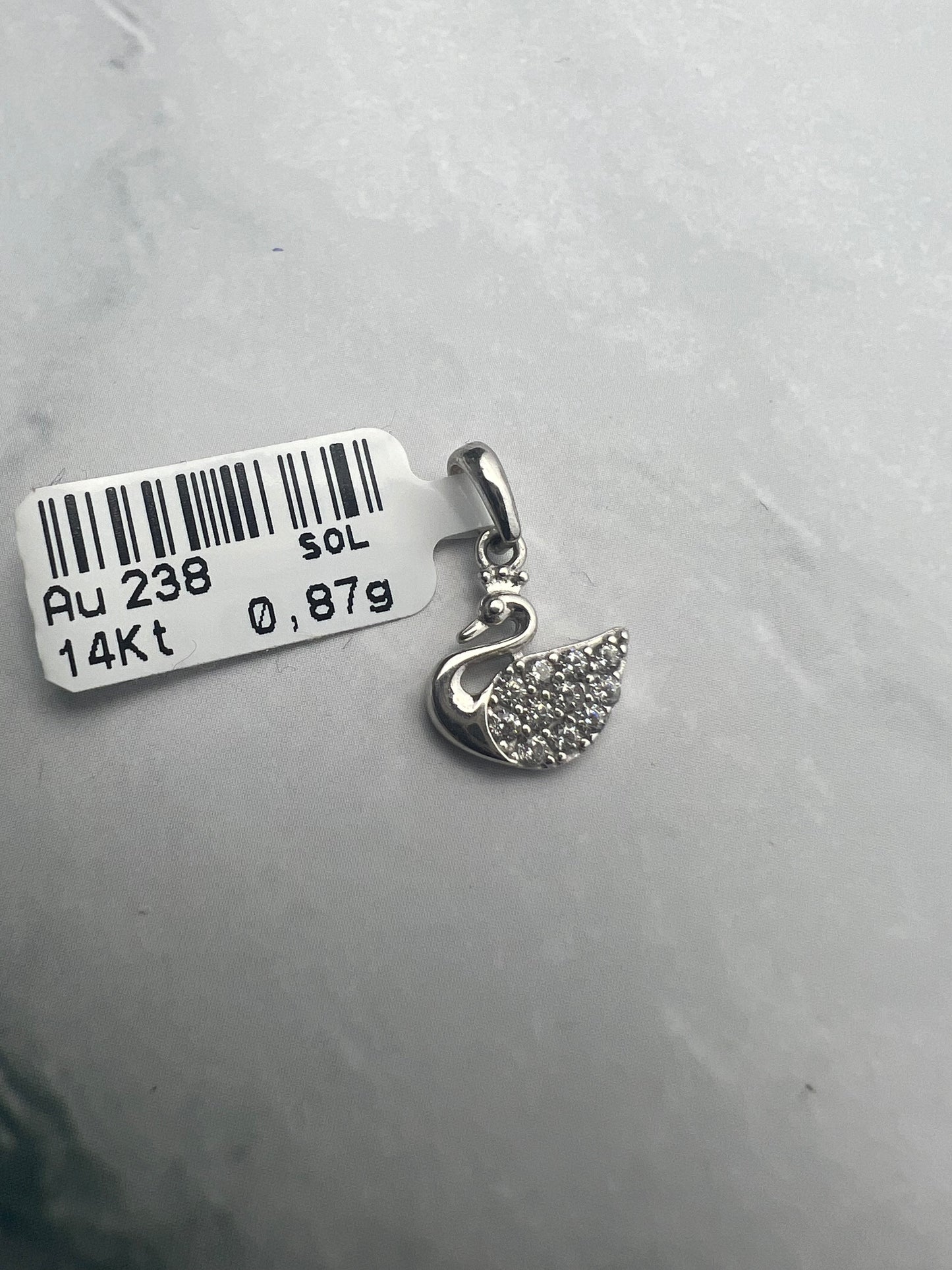 Hattyú fehérarany medál cirkónia kövekkel