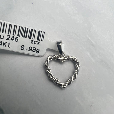 Szív fehérarany medál, kerületén fonás mintával