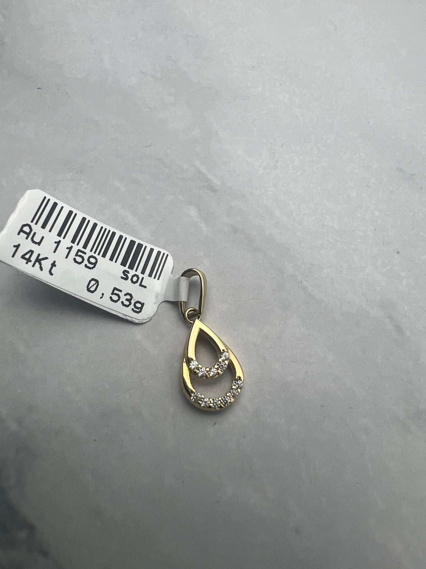 Különleges alakú sárgaarany medál cirkónia kövekkel