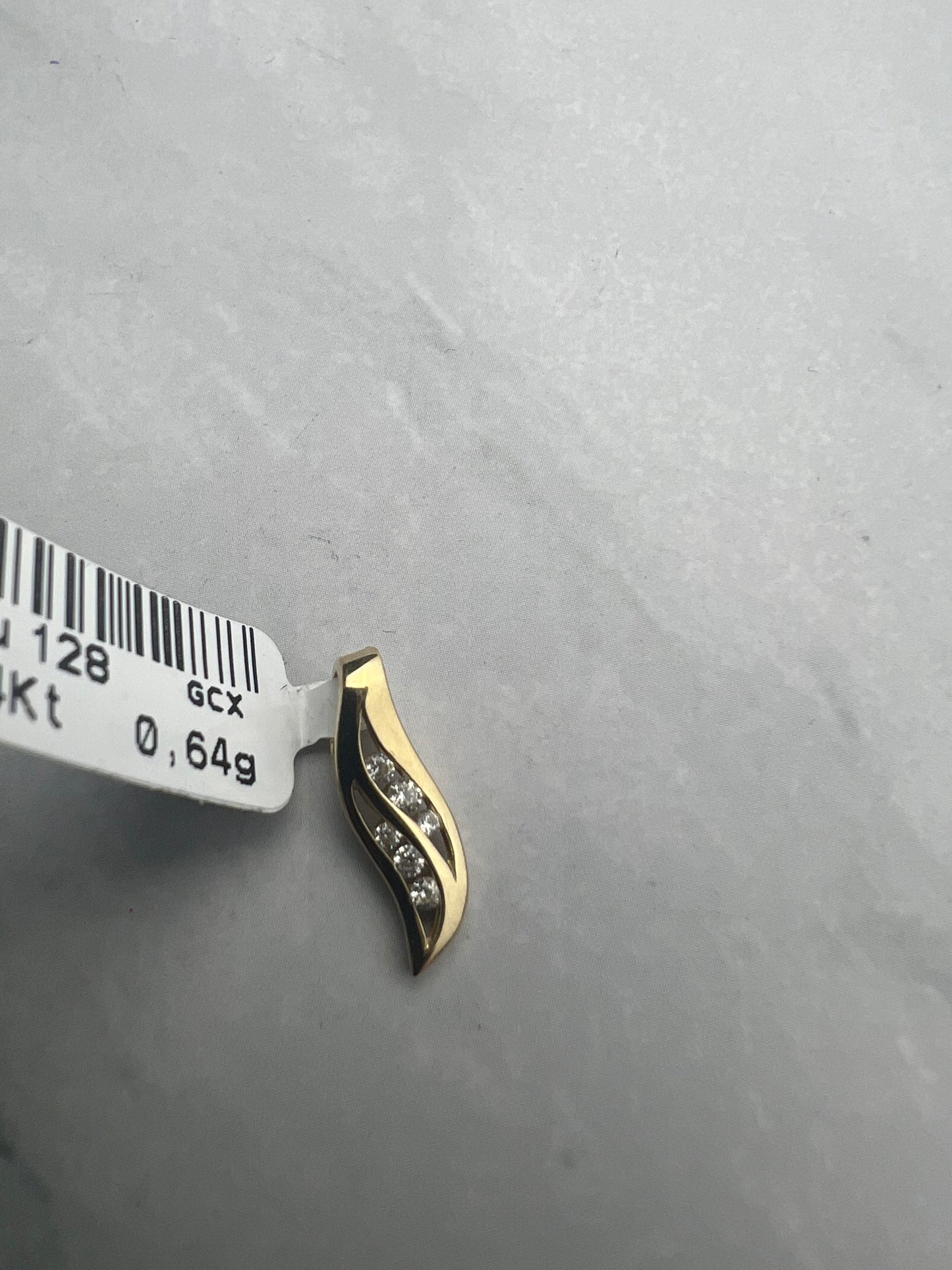 Különleges fazonú sárgaarany medál