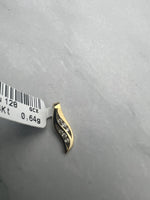 Különleges fazonú sárgaarany medál