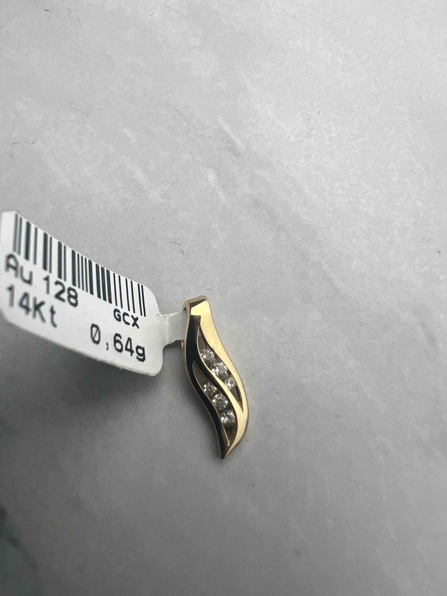 Különleges fazonú sárgaarany medál