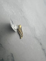 Különleges fazonú sárgaarany medál