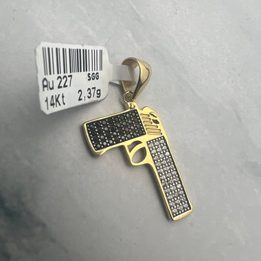 Pisztoly alakú vagány arany medál cirkónia kövekkel díszítve