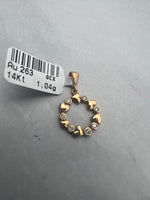 Szivecskés arany medál koszorú formában cirkónia kövekkel