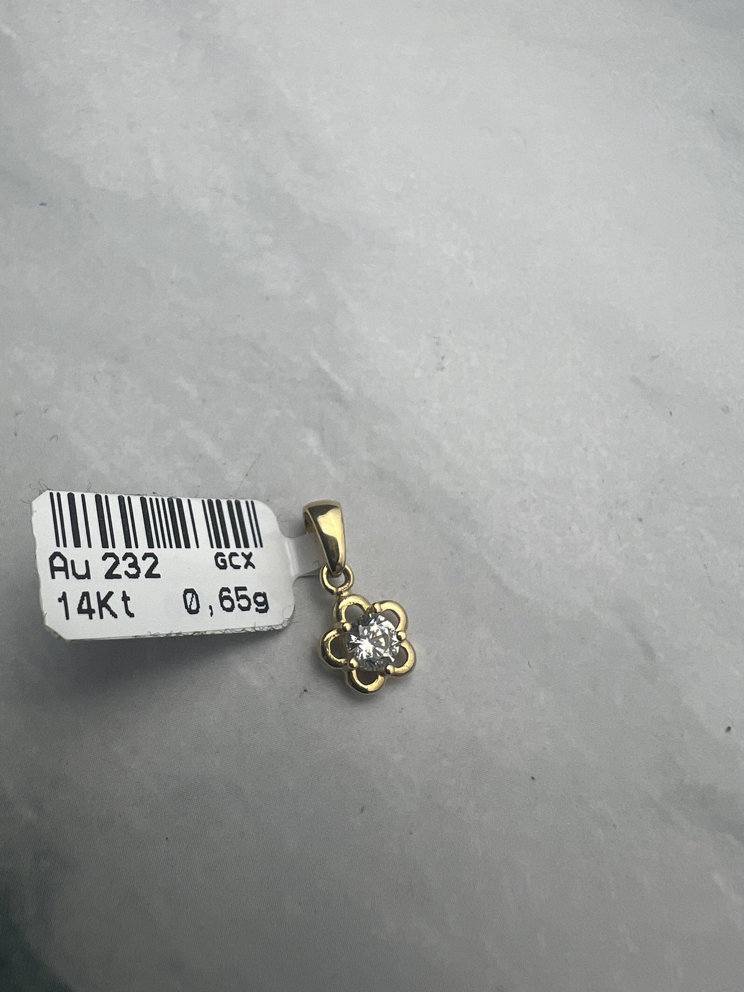 Kis virág arany medál cirkónia kővel