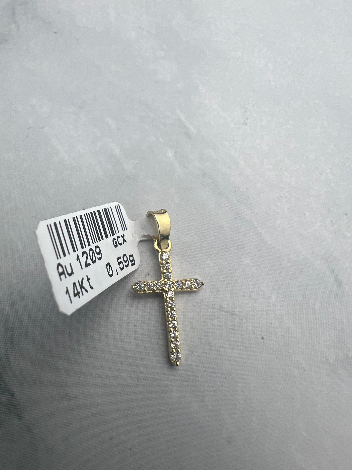 Elegáns kereszt arany medál cirkónia kövekkel