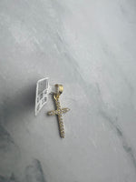 Elegáns kereszt arany medál cirkónia kövekkel