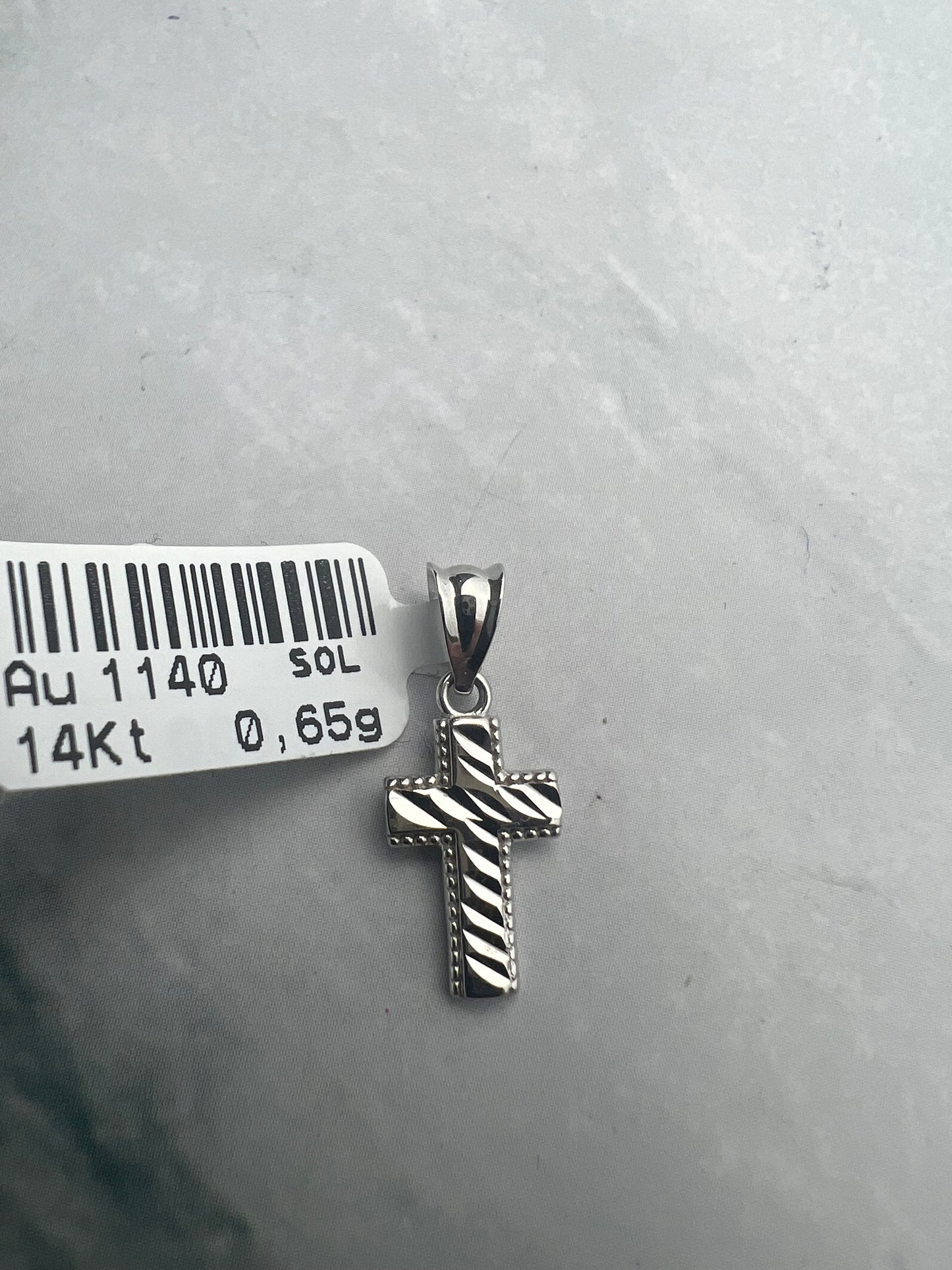 Kereszt medál fehéraranyból