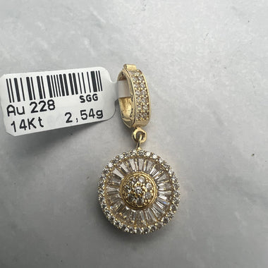 Különleges arany medál cirkónia kövekkel